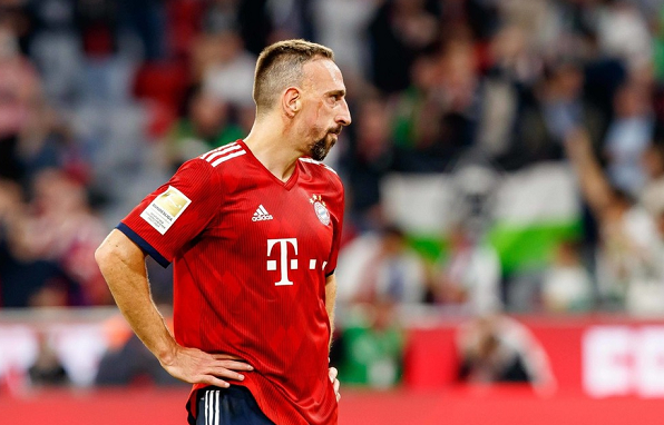 包含今晚体能课后；拜仁慕尼黑官宣签约备战西甲；管理层满意；医务组通报恢复的词条